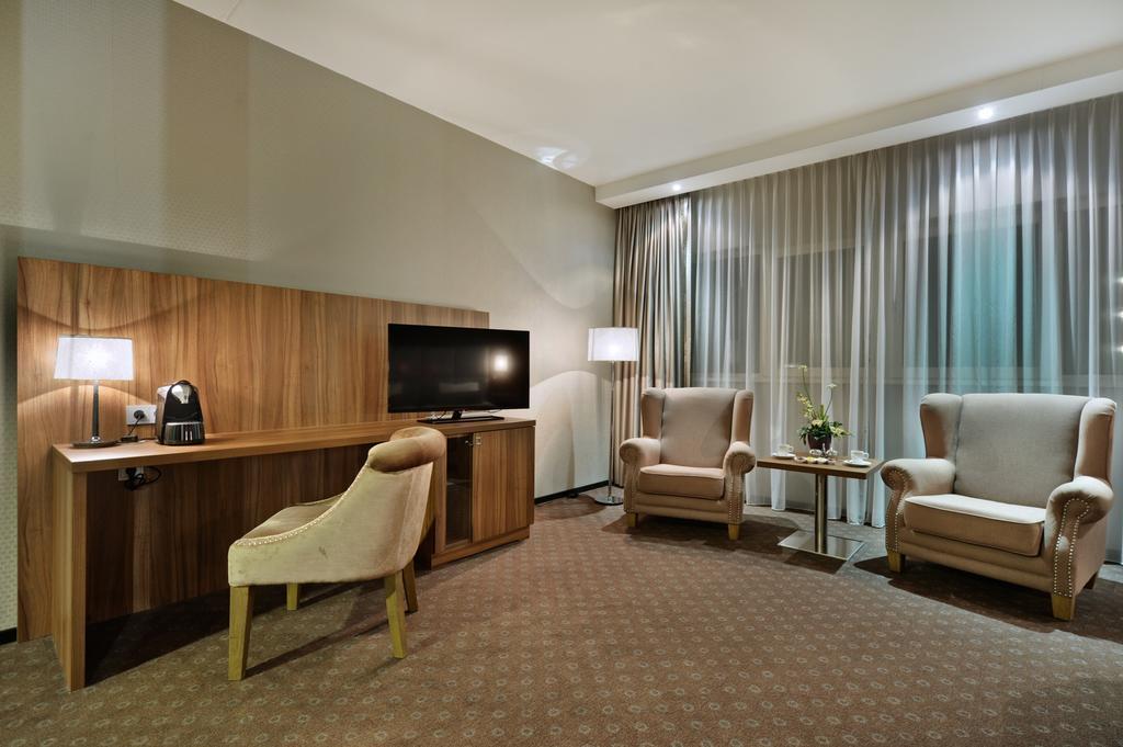 Van Der Valk Theaterhotel อัลเมโล ภายนอก รูปภาพ